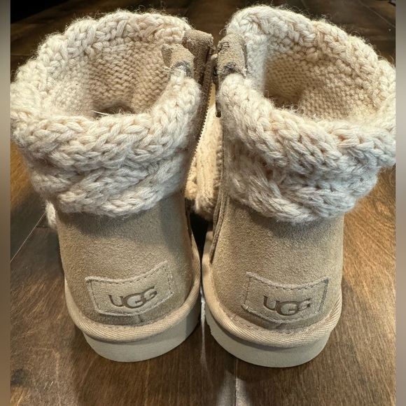 UGG Classic Mini Chunky Knit Boots NWOT - Picture 12 of 16